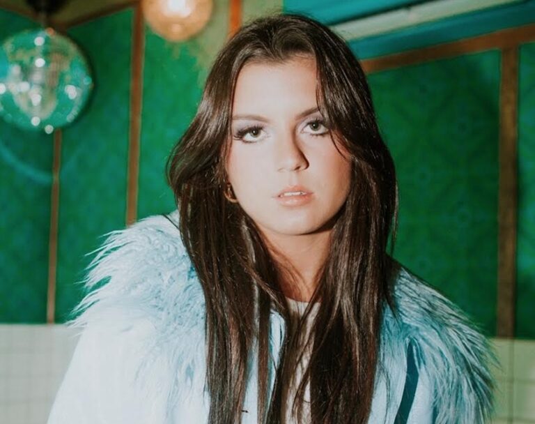Electro Pop Artist Stef Shares New Vibrant Songs Kings Of A R